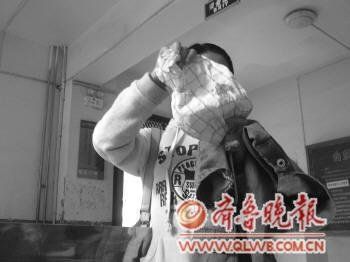 男子準備考研 到高校自習室“蹭座”被打1