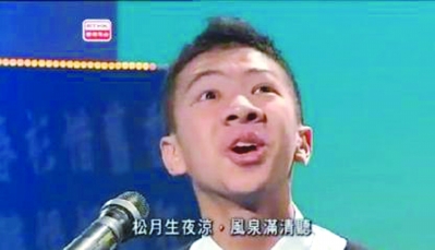 香港中學生銷魂詩朗誦被封“表情帝”-中國教育1