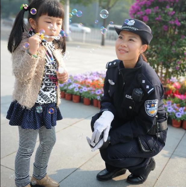 走進80后女研究生警花（組圖）3