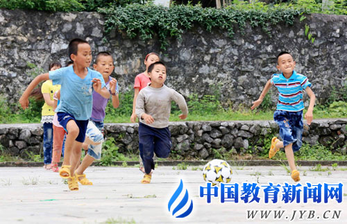 中小學校園足球現狀調查:“破門”還需體教結合-中國教育1