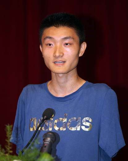 “無臂狀元”考入云南大學 將邊讀研邊創業1