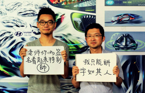 研究生與導師賣萌互動 爆笑畢業照顯溫情6