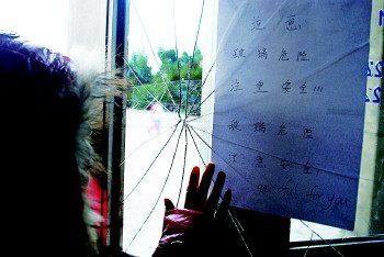 距2013研考還有40天 考生凌晨搶座擠破門1