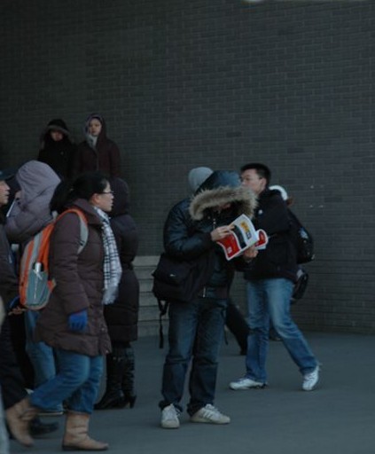 2011年考研現場百態：北京名校考點考生多(附圖)3