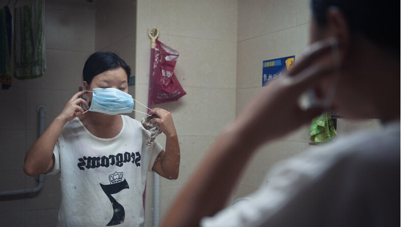 湖南女研究生花光學費救白血病男友 病房求婚10