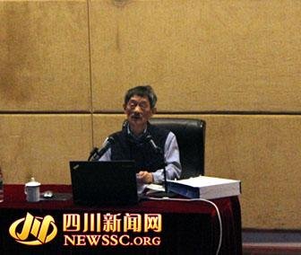 “布鞋院士”高校講學 無人打瞌睡笑聲滿堂-中國教育1