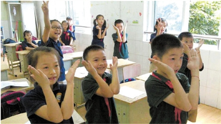 小學英語老師教字母操：做一套學會26個字母-中國教育1
