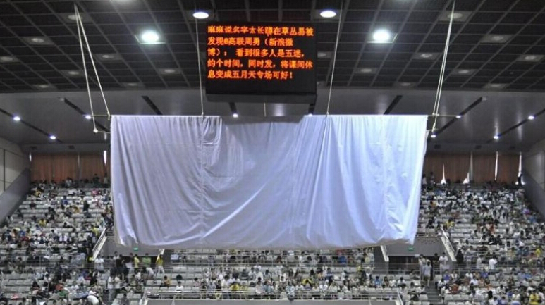 山東五千“考研大軍”體育館上課 課間欣賞雜技表演13