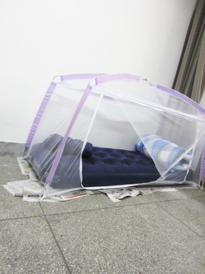 為考研教室里搭帳篷 “刻苦哥”網絡走紅1