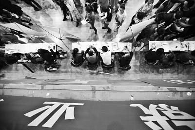 目標提前完成 探因:經濟放緩就業緣何勢頭不錯?-中國教育1
