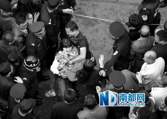 昆明老師憶踩踏細節：從墊子下抱出10多個學生-中國教育2