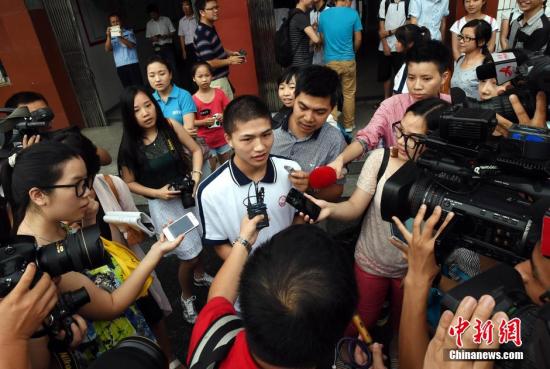 “奪刀少年”結束單獨高考 稱總體感覺發揮良好-中國教育2