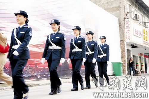 武漢城管首次招女碩士 說話客氣遇事耐心1
