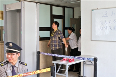 北大高考語文閱卷點武警參與值守評卷全程監控-中國教育1