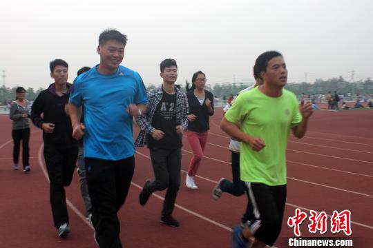 鄭州高校推“學生約跑老師”共同運動促師生情-中國教育1