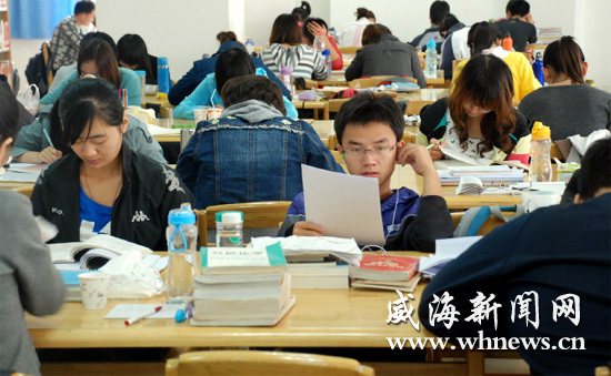 報考公務員受限制 應屆本科生轉戰考研1