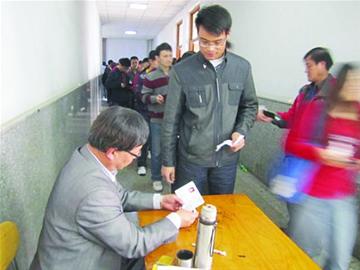 2012研究生報考人數漲三成 48歲大叔PK90后1