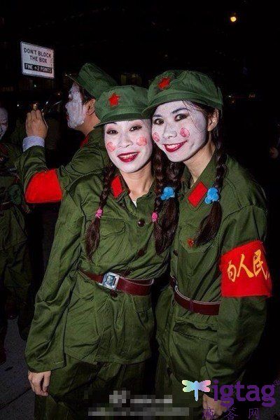中國留學生扮紅衛兵參加美國紐約萬圣節游行1