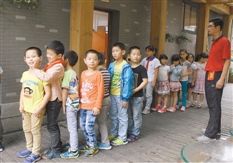 杭州一小學740名師生共用一廁學生憋到尿褲子-中國教育1