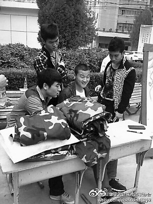 6萬新生扔掉數百萬元軍訓服裝 成一次性用品 -中國教育2