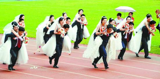 學霸的集體婚禮：哈工大18對研究生喜結連理1