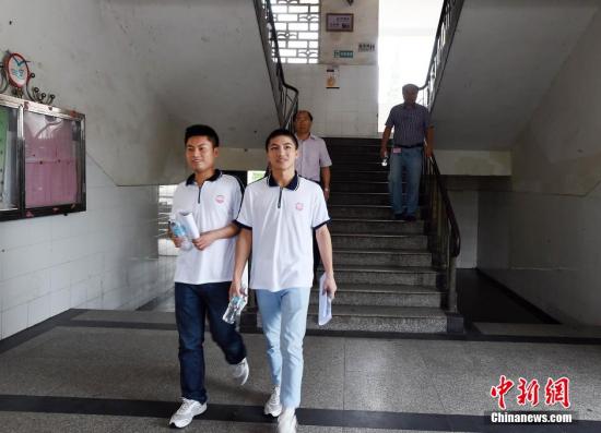 “奪刀少年”結束單獨高考 稱總體感覺發揮良好-中國教育1