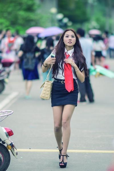 男生留言圖書館：女生穿著暴露影響學習-中國教育3