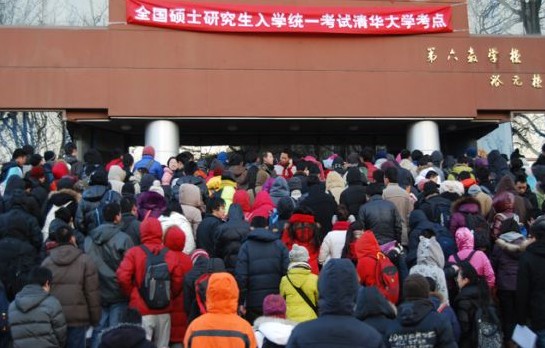 2011年考研現場百態：北京名校考點考生多(附圖)5