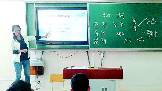 PPT普及 中學生吐槽年輕老師大多板書難看(圖)-中國教育1
