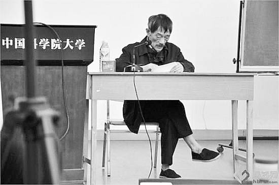 “布鞋院士”李小文光腳踢走學術浮華-中國教育2