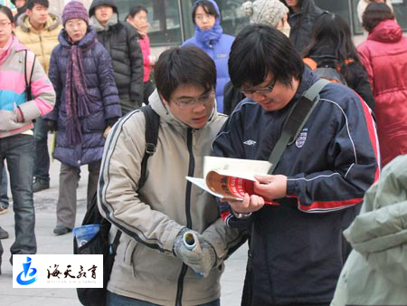 2010年研究生入學考試各省考點入場現場(組圖)3