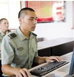 富二代入伍參軍挑豬糞 留學時年生活費2萬美金[1]2