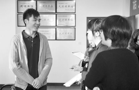 "高富帥"留美回國入伍當兵 朋友戲稱其腦殘(圖)[1]1