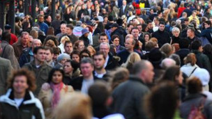 英媒2012:入英移民人數超政府指標兩倍1