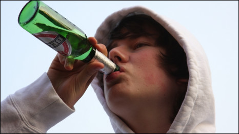 英媒2012:孩子酗酒 父母影響最重要1