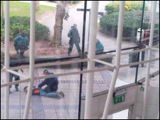 英媒2012:反恐警察進校園引起論爭2