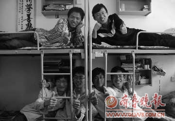 青大最牛考研宿舍 6小伙集體考上名校研究生1