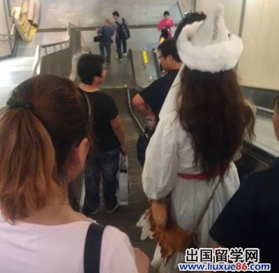 地鐵驚現樓蘭女，尾行偷拍組圖曝光【圖】[1]3