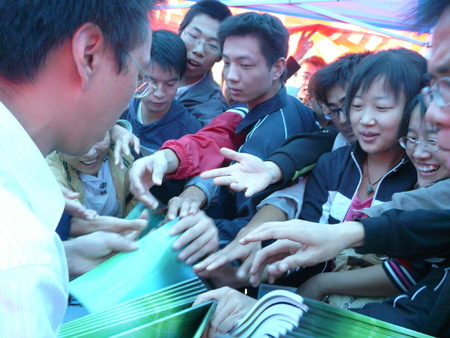2010年全國研招現場咨詢會鄭州站隆重開幕1