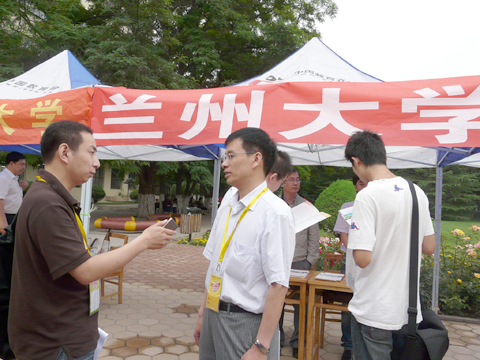 2011年全國研招現場咨詢會蘭州站現場花絮(圖)8