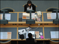 英媒:借書逾期 大學收繳巨額罰款1