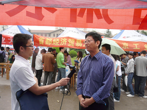 2011年全國研招現場咨詢會蘭州站現場花絮(圖)5
