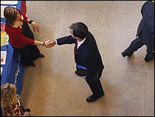 英國BBC:政府部門實習生“勞而不獲”1