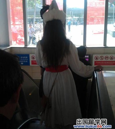 地鐵驚現樓蘭女，尾行偷拍組圖曝光【圖】[1]2