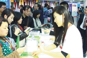 全球高校搶中國留學生 留學熱背后經濟利益驅動[1]1