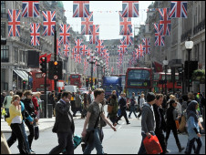 英國留學:長假期好天氣帶動英國零售業1