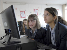 英媒2012:英學校設化妝課引起軒然大波1