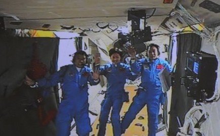 中國航天員首次訪問在軌飛行器獲得圓滿成功1
