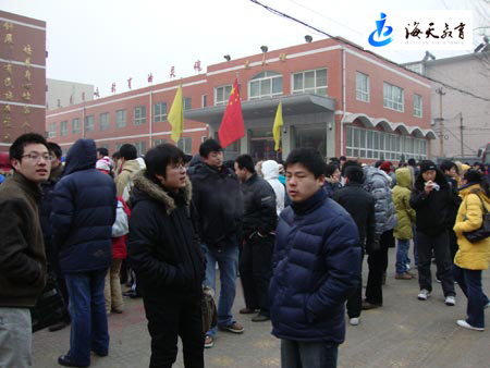 2010年研究生入學考試各省考點入場現場(組圖)4