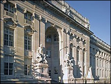 英國留學:英大學學費政策“死路一條”1